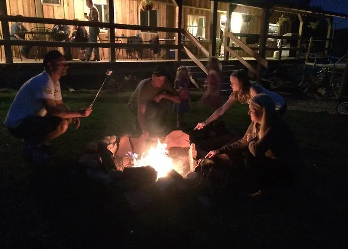 Farm stay Diamond 7 Bar Guest Ranch *